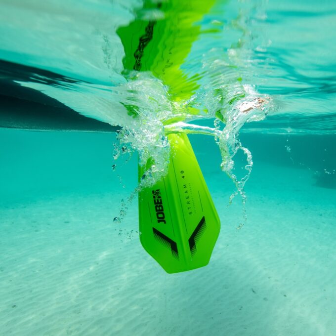 Jobe SUP Paddle - Stream Carbon 40 Lime 3-piece in action