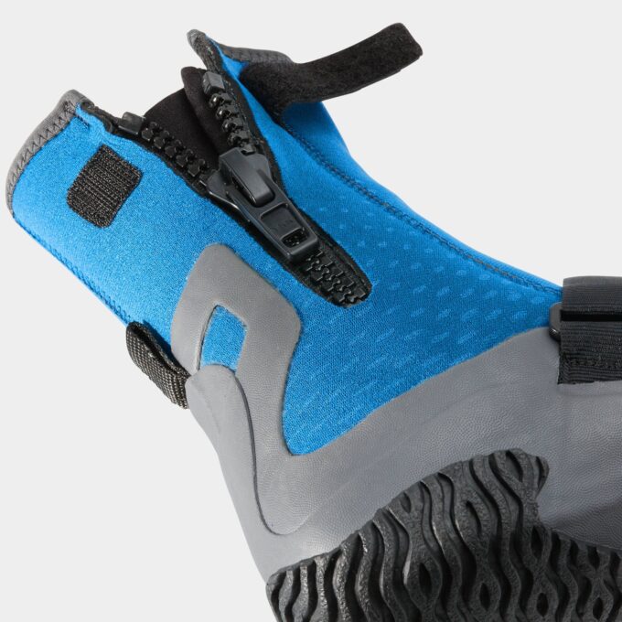 NRS Women's Paddle Wetshoe Poseidon Blue - Close up of YKK Zipper