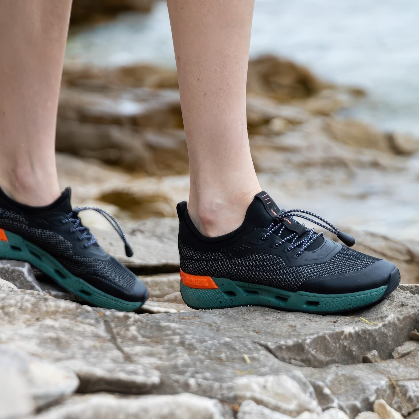 Jeep Jobe Discover Sneaker Water Action Shot
