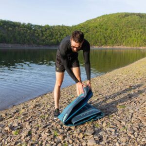 Jobe Rasa Compact SUP Board Action Shot - Packing away