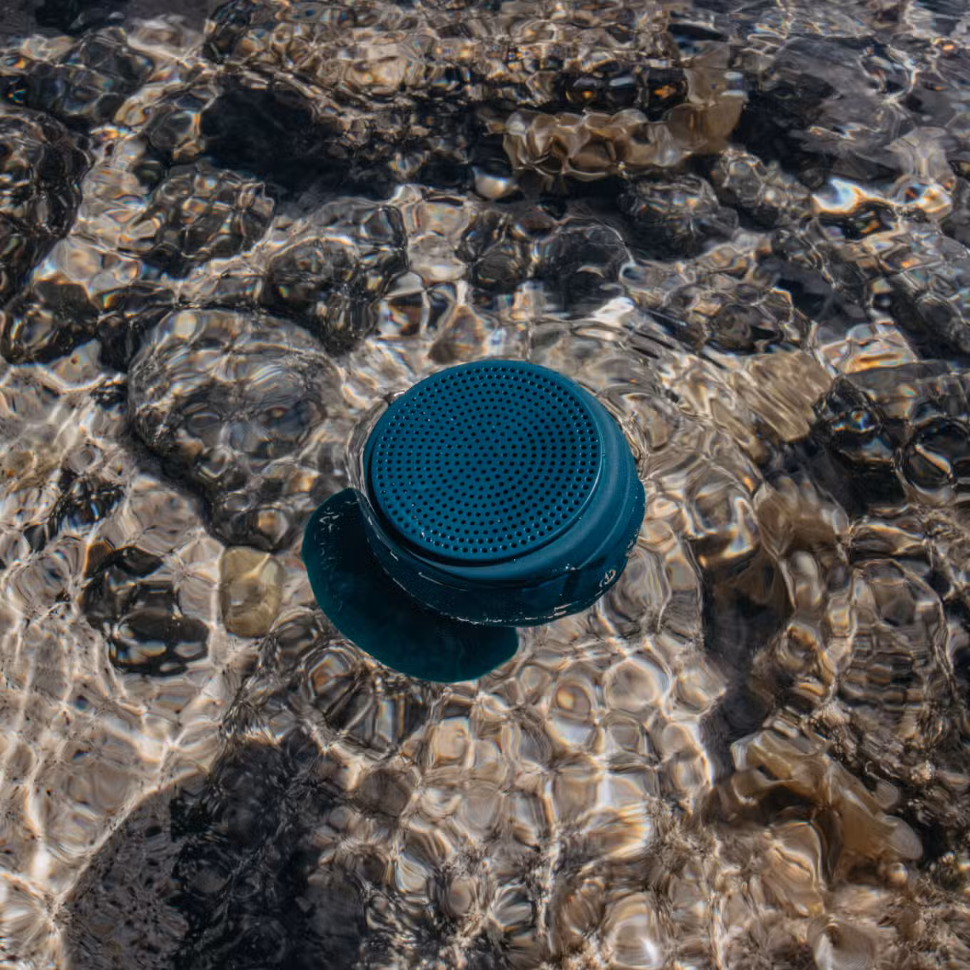 Speaqua-Barnacle-PRO-2.0-Waterproof-Bluetooth-Speaker-Floating