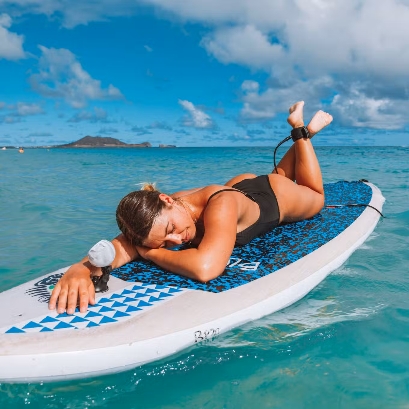 Speaqua-Barnacle-PRO-2.0-Waterproof-Bluetooth-Speaker-Lifestyle-1